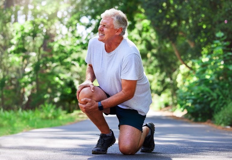Sharp Knee Pain Without Injury: 7 Hidden Medical Causes You Need to Know